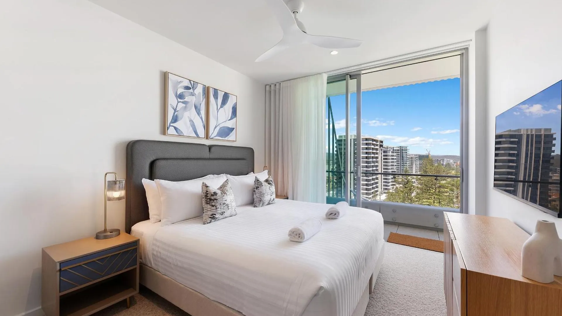 Oceanview 2Br 2Ba In The Miles Residences Kirra Gold Coast Australia